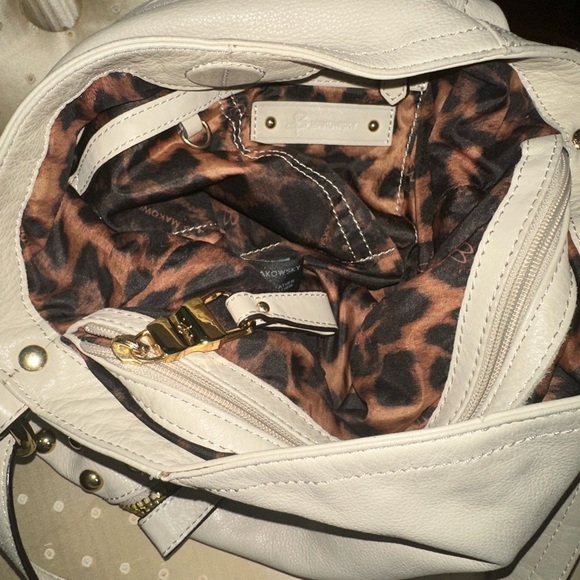 B Makowsky beautiful cream and gold studded shoulder back - Picture 5 of 10